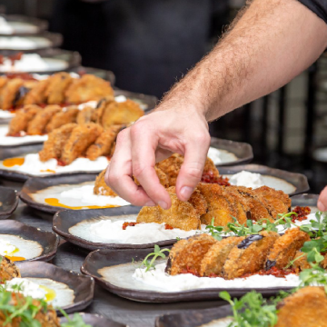 Buffet vs Plated Halal Catering for Private Events in Chicago