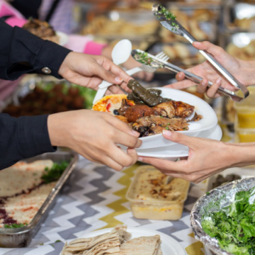 How Early Should You Book a Halal Caterer in Chicago?