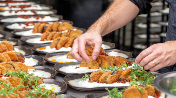 How to Build a Custom Halal Catering Menu for Chicago Events